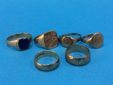 A quantity of gold rings, mostly 9ct, 21.9 grams