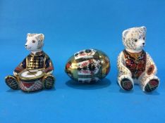 A Royal Crown Derby Imari egg and egg cup and two Royal Crown Derby Bear paperweights (4) (
