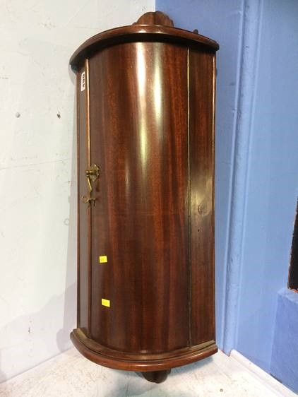 A small mahogany hanging corner cabinet - Image 2 of 2