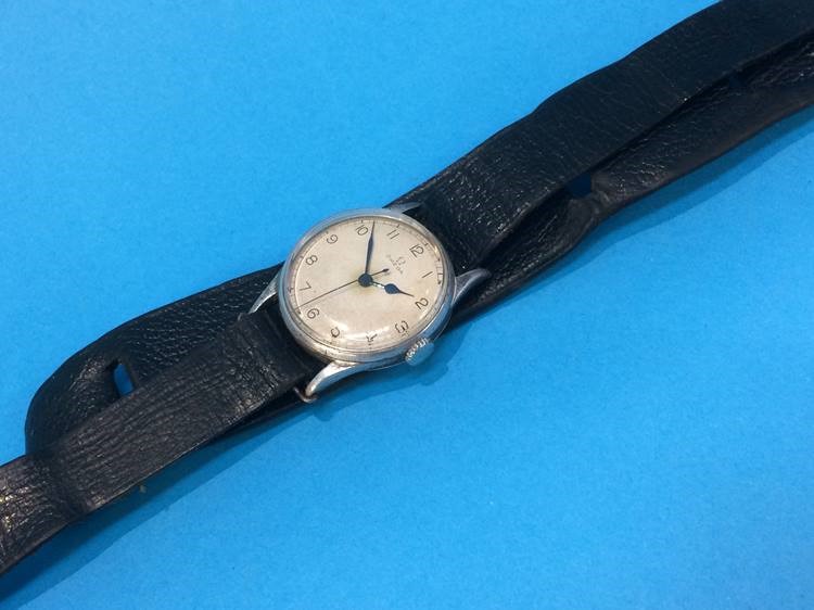 A military issue Omega wristwatch, the case stamped H 5 8 8309 - Image 2 of 13
