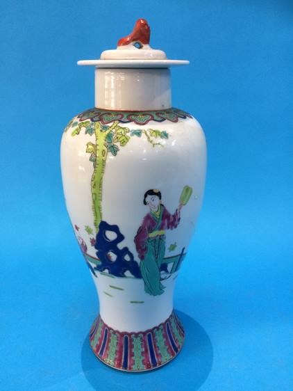 A Chinese blue and white octagonal vase decorated with landscapes, a Chinese blue and white flower - Image 8 of 20