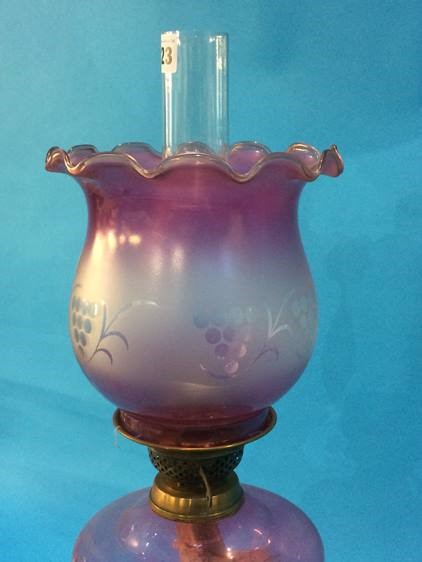 A Duplex oil lamp with pale purple reservoir and shade - Image 6 of 6