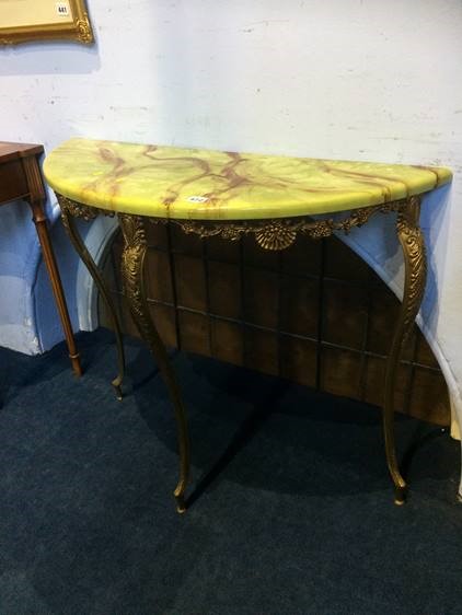 A gilt oval mirror and console table - Image 2 of 3