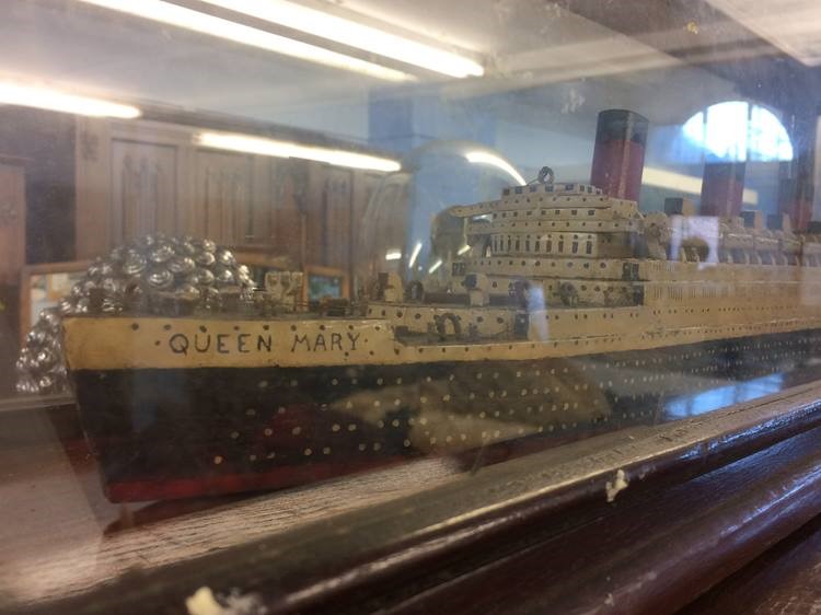 A scratch built wooden model of 'The Queen Mary', in a case. 76 cm length of boat. Case 91 cm x 28 - Image 4 of 10