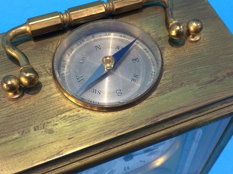 A brass cased clock compendium with compass clock, barometer and a centigrade and Fahrenheit - Image 4 of 5