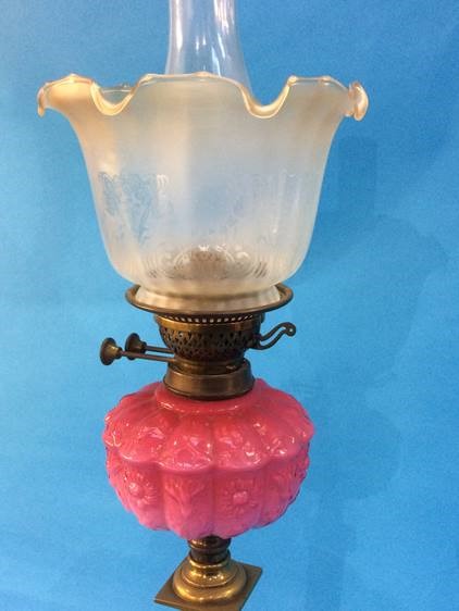 A Victorian oil lamp with pink reservoir and frosted shade 'Youngs'. 84 cm high - Image 3 of 8