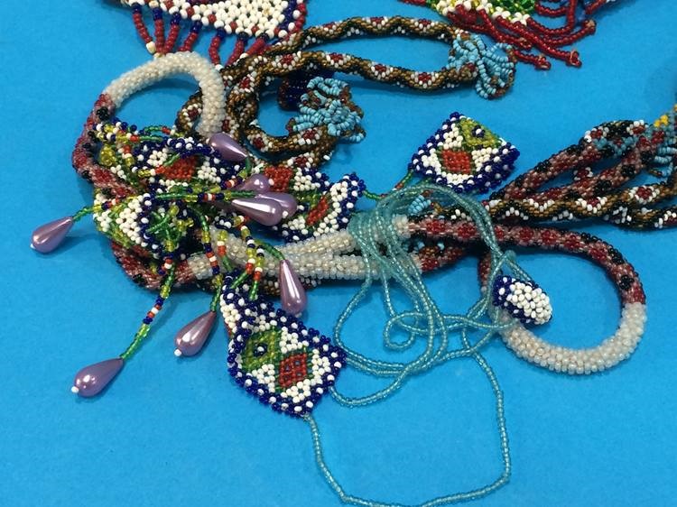 5 American Indian beadwork necklaces - Image 4 of 5