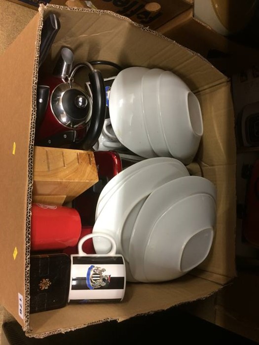 Box of assorted china