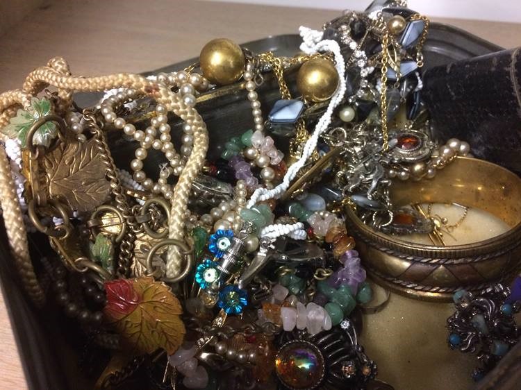 Quantity of costume jewellery - Image 2 of 2