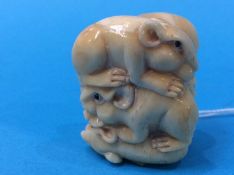 Netsuke; group of rats