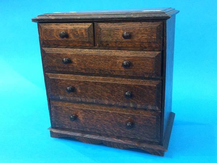 A miniature oak chest of drawers, 17cm wide - Image 2 of 2