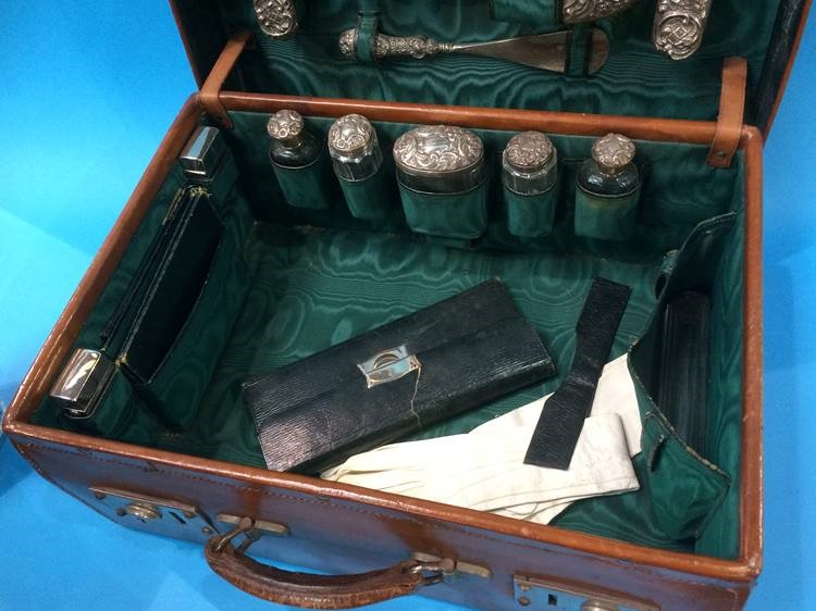 A fitted leather case, satin lined interior with silver vanity set, pair of kid skin gloves etc. - Image 3 of 3