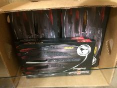 Quantity of knife sets