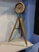 Tripod clock