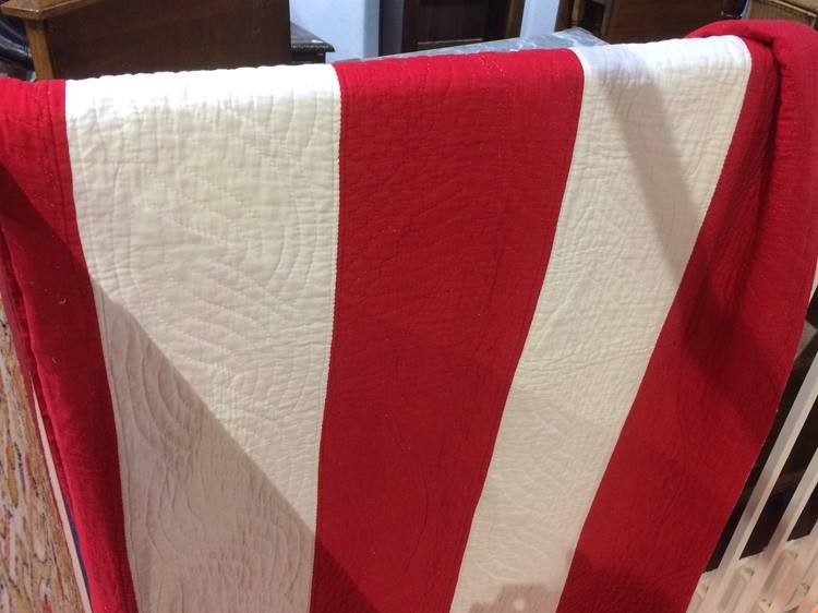 A red and white Durham quilt with white reverse - Image 2 of 2