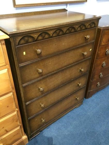 Oak chest of drawers