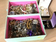 Quantity of costume jewellery