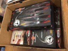 Quantity of knife sets