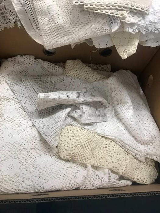 Two boxes of linen - Image 4 of 4