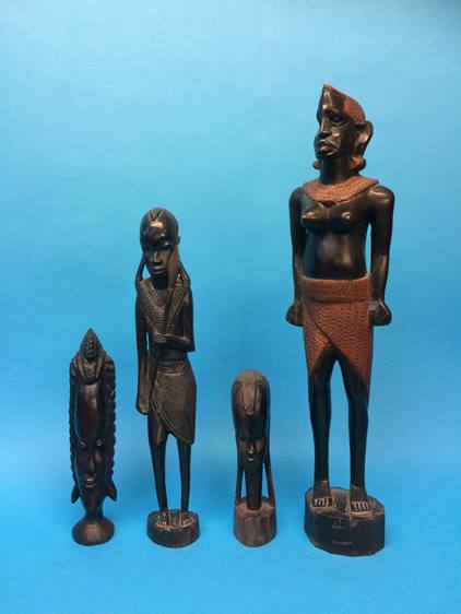 A collection of carved African items - Image 8 of 12