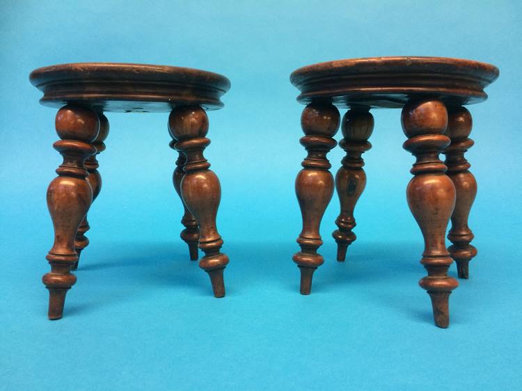 Pair of mini walnut stools on turned legs - Image 3 of 6