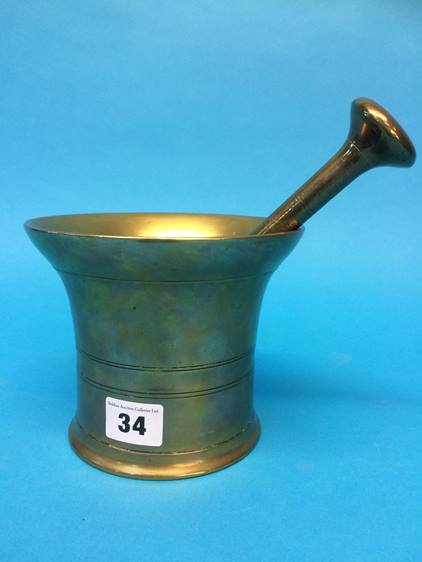 A brass pestle and mortar - Image 5 of 6