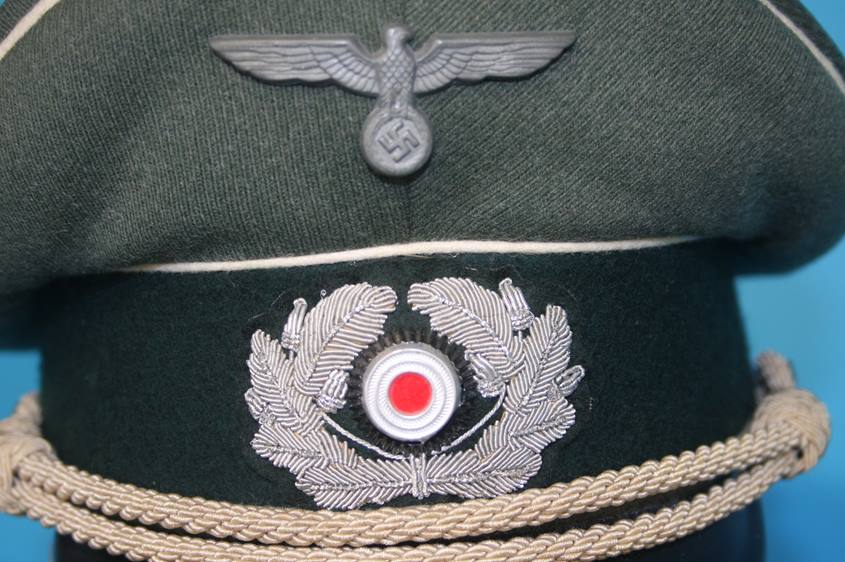 A German Infantry Officer's visor cap, by Robert Lubstein, Berlin - Image 6 of 8