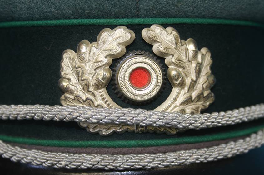 A Jager (Light Infantry) Officer's visor cap in light green, marked Pekuro, Stirndruckfrei Deutsches - Image 3 of 11