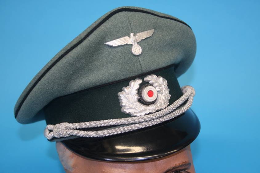 A Pioniere (Combat Engineers) visor cap, stamped Carl Kuhlmann, Holzminden Stirndruckfrei, Deutsches