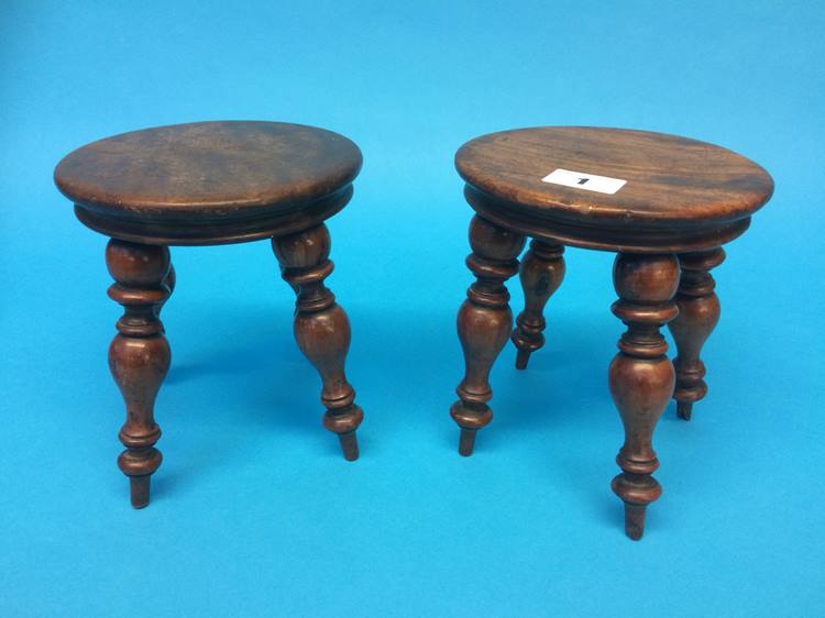 Pair of mini walnut stools on turned legs - Image 2 of 6