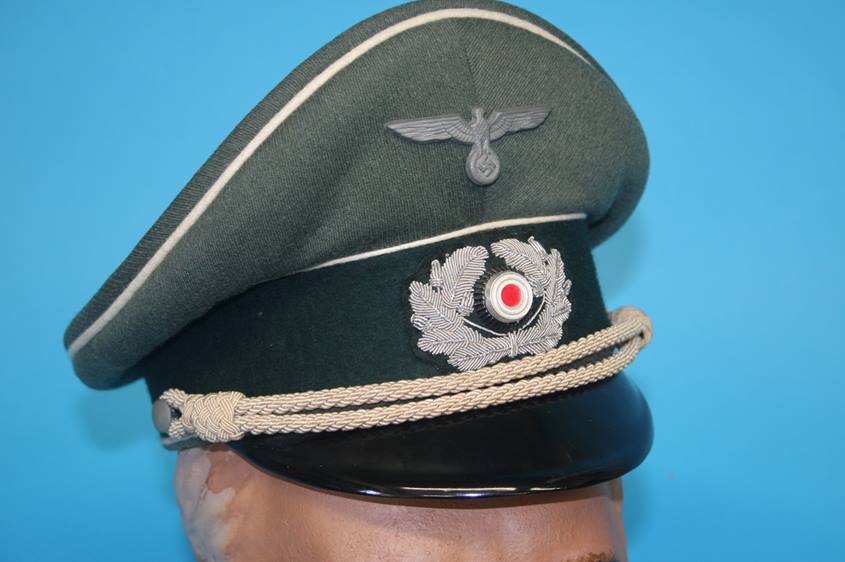 A German Infantry Officer's visor cap, by Robert Lubstein, Berlin - Image 2 of 8