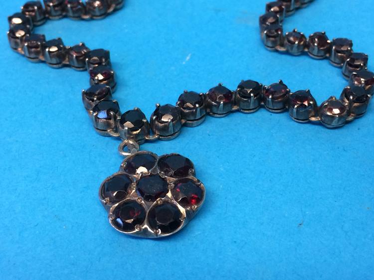 An Indian garnet and white metal necklace - Image 2 of 2