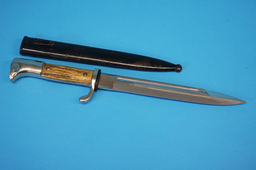 A German Carbine parade bayonet stamped Carl Eickhorn, blade 20cm length
