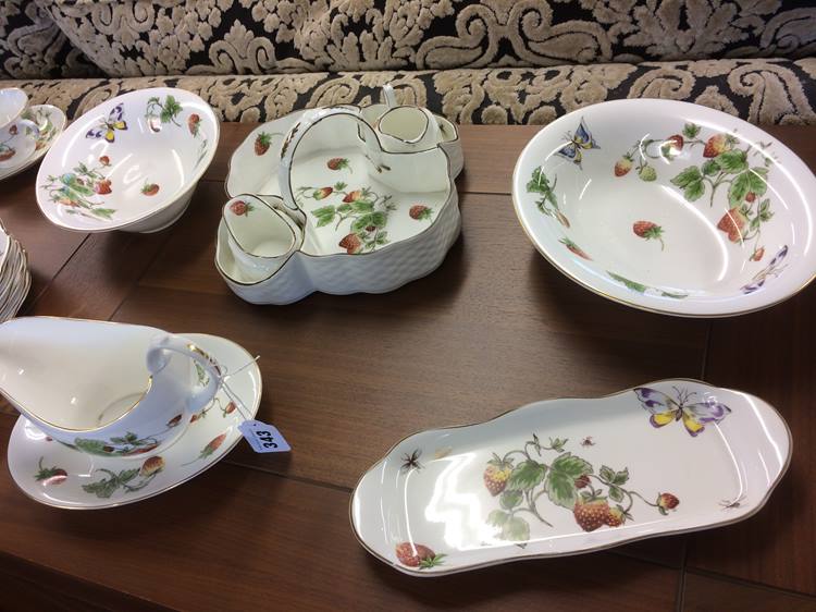 A large quantity of Coalport 'Strawberry' dinner a - Image 2 of 4