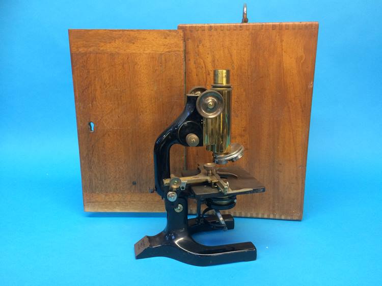 A microscope by C. Reichert, in fitted oak case - Image 6 of 10