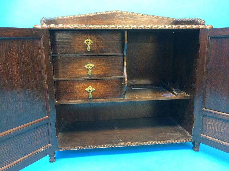 An oak smokers cabinet - Image 3 of 8