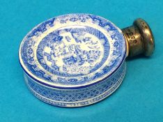 A silver top novelty willow pattern scent bottle