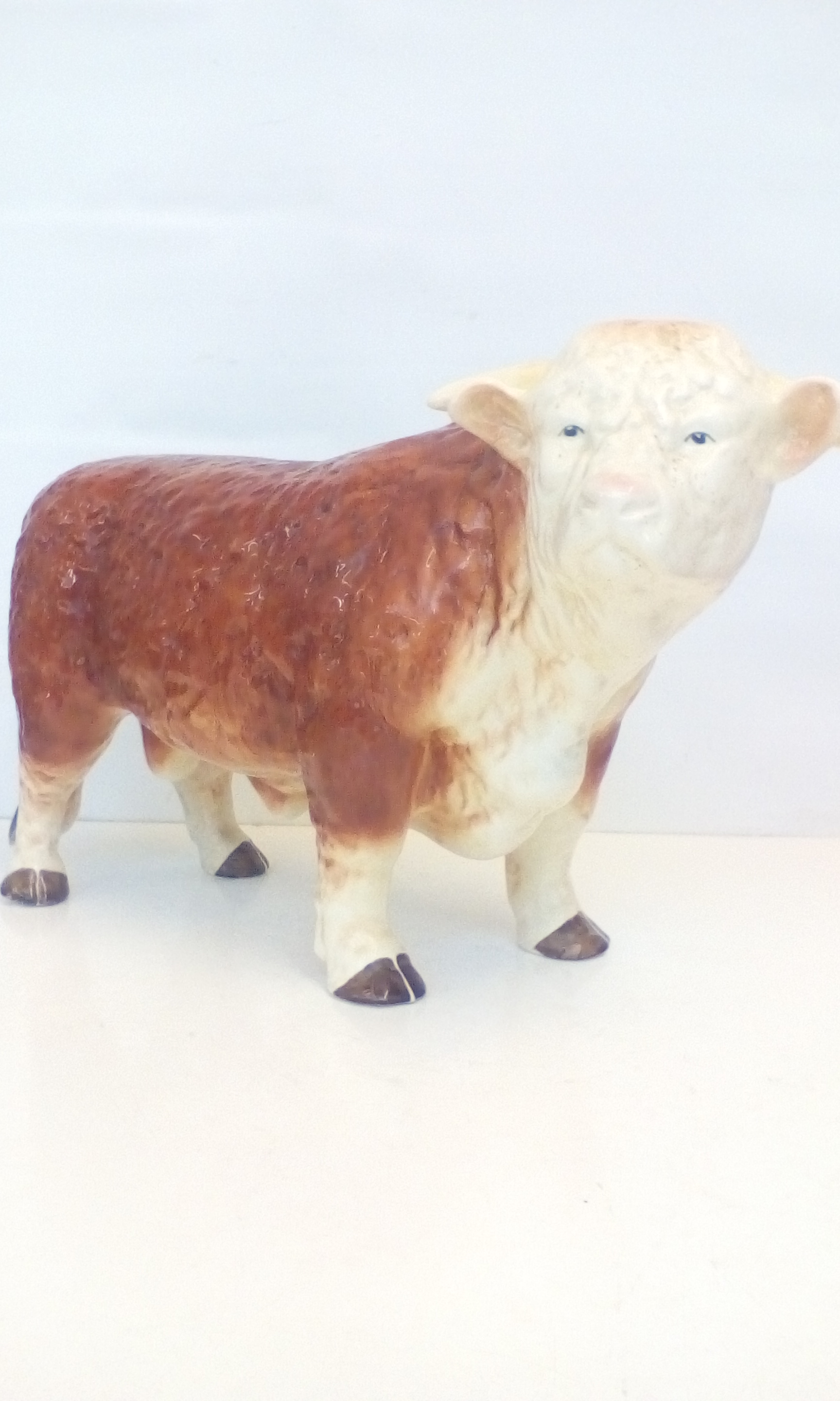 Large Melba ware Hereford bull, height 25cm, lengt