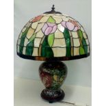 Temple jar table lamp with Tiffanny style leaded s