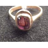 9ct gold ring with single amethyst stone. Size U