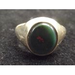 9ct gold gents ring. With blood stone. Size V. 4.5