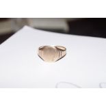 Gent's 9 carat gold signet ring, wieght 4.4 grams,