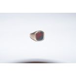 9ct gold gents ring with hard stone. Size O