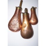 3x Early reproduction powder flasks