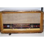 Pan vintage valve radio