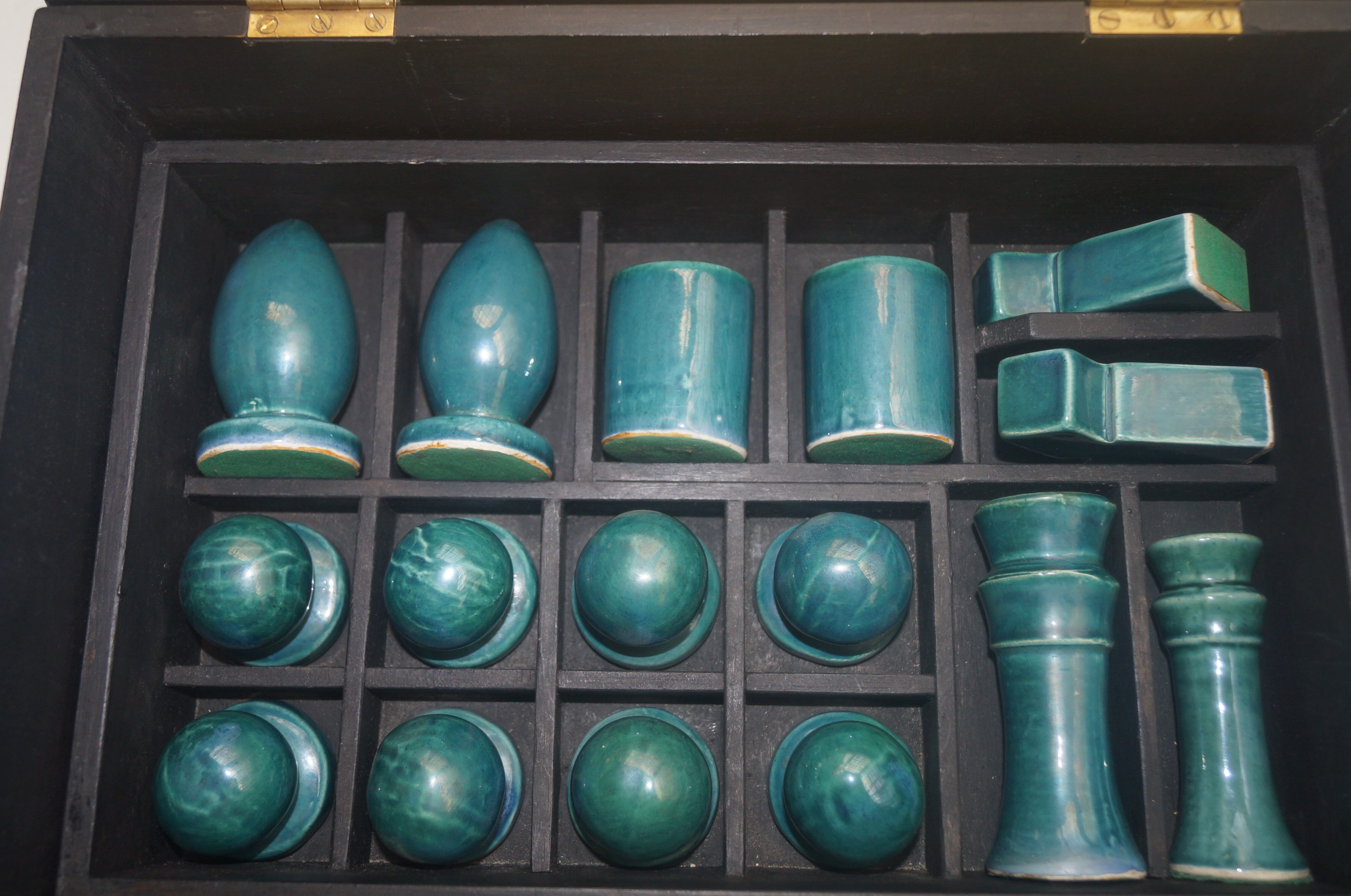 Studio pottery chess set, Blue v Green. In special - Bild 3 aus 3