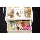 Jewellery box with good collection of costume jewe