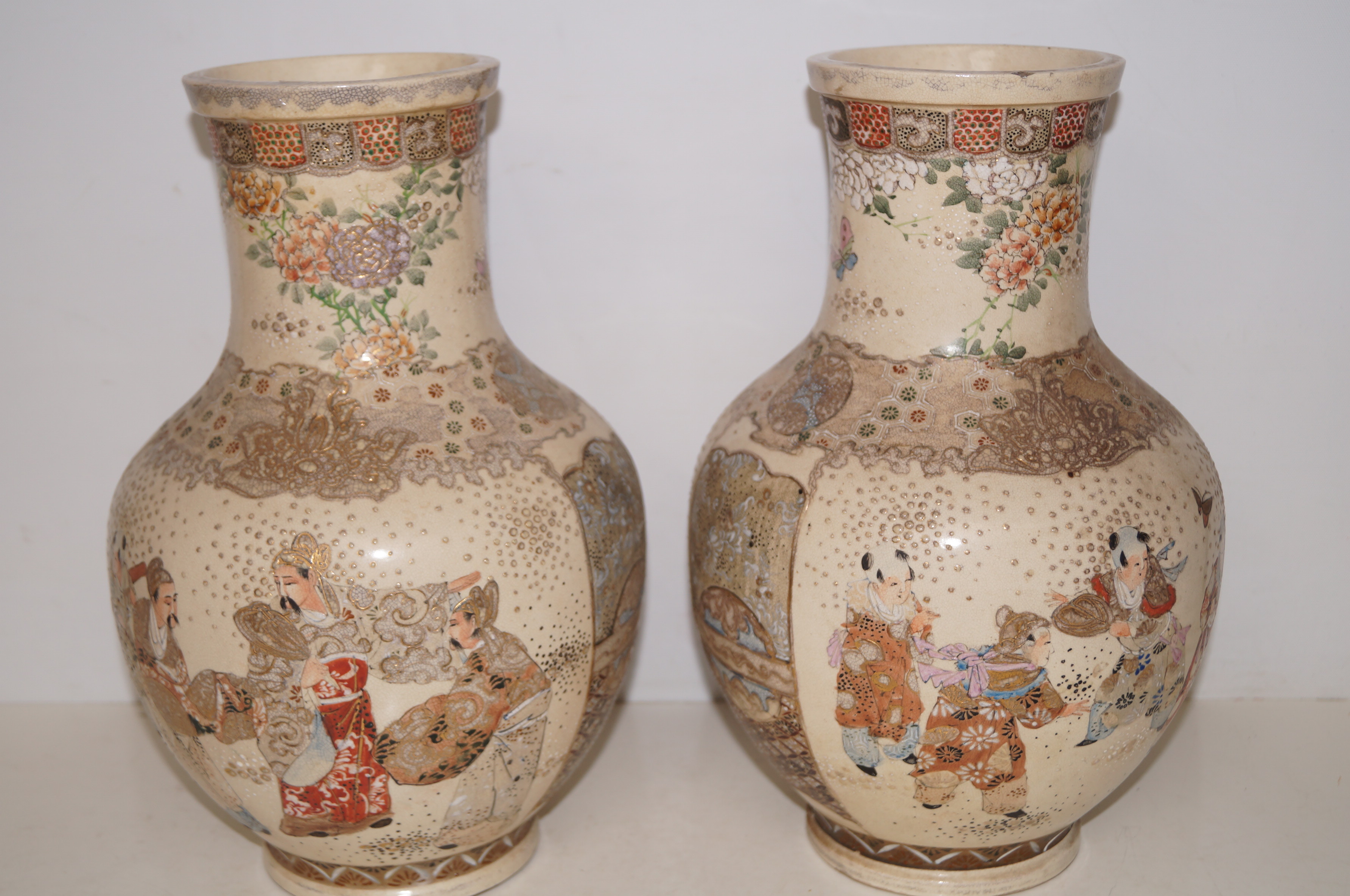 Pair of Japanese stoneware vase (Height: 32cm)