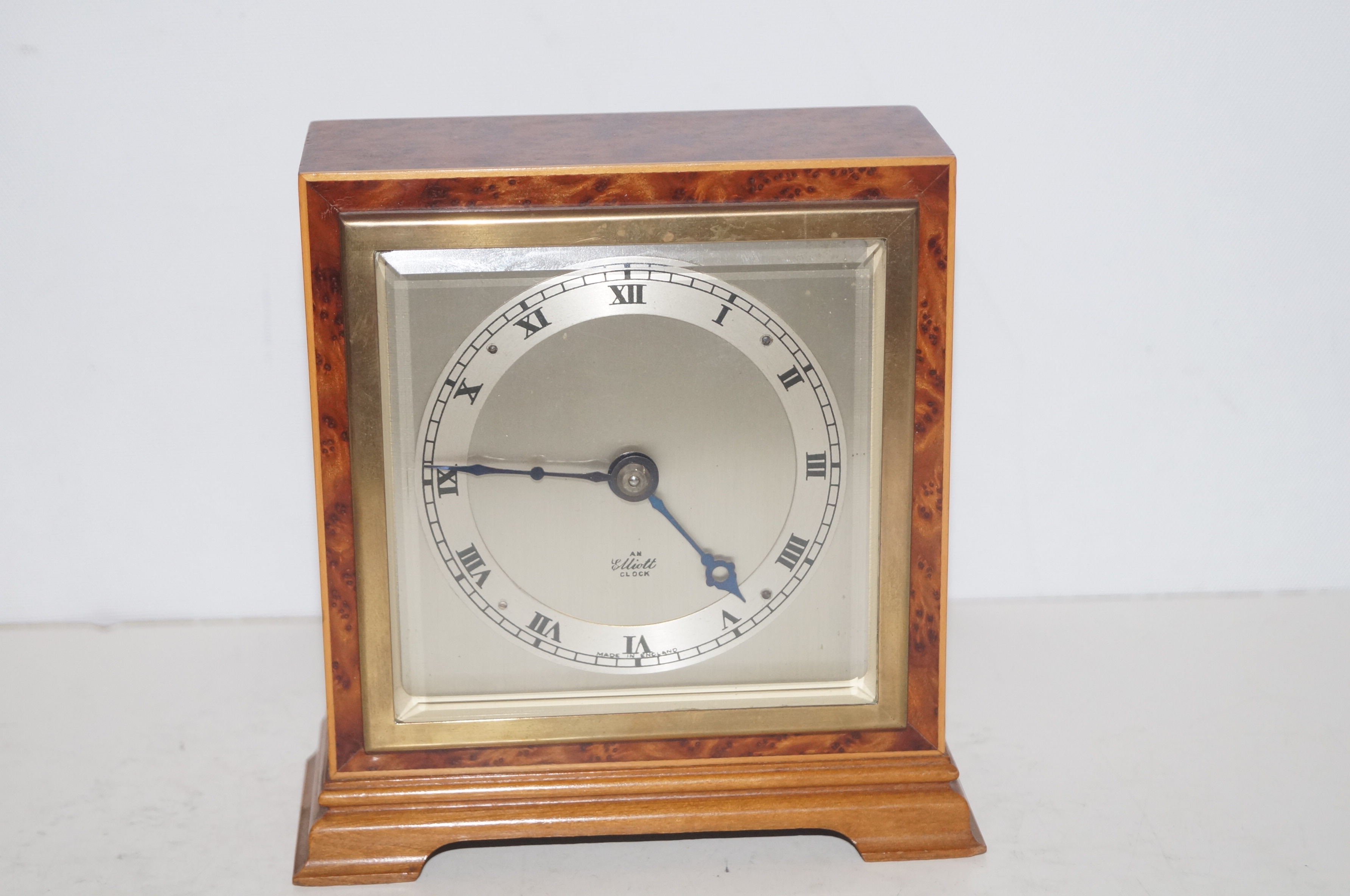 Elliott mantle clock in excellent condition and re