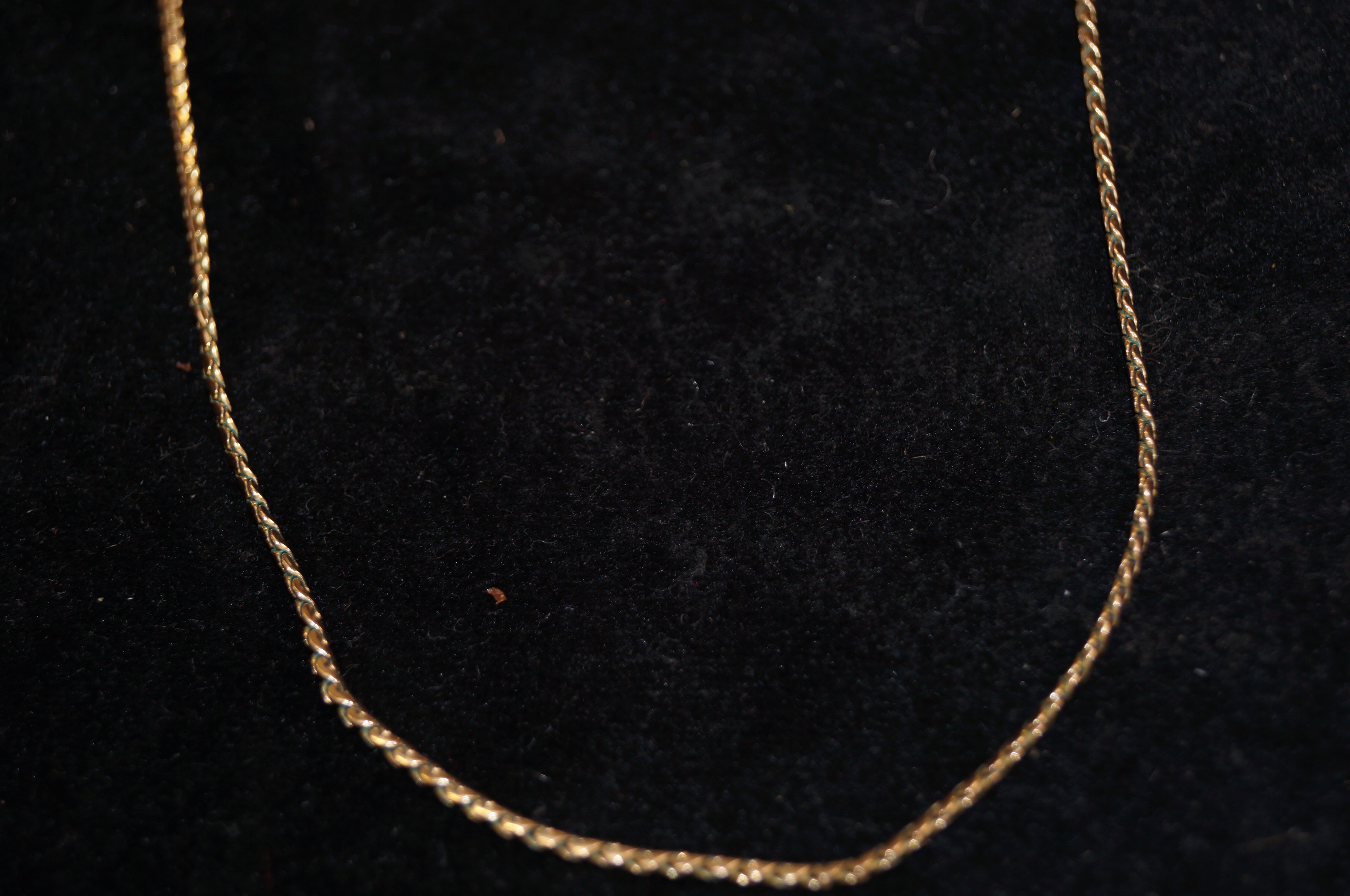 9ct gold chain 49cm long - 9.5 grams